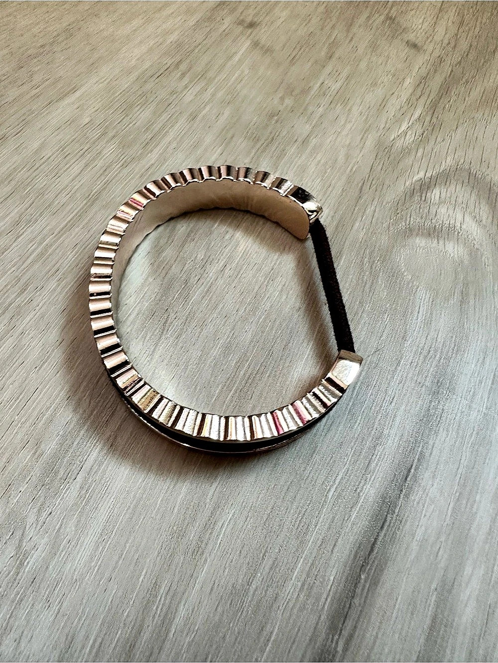 Rose Gold Tone Hair Tie Holder Cuff Bracelet Ribbed Metal Functional Jewelry - Picture 2 of 8